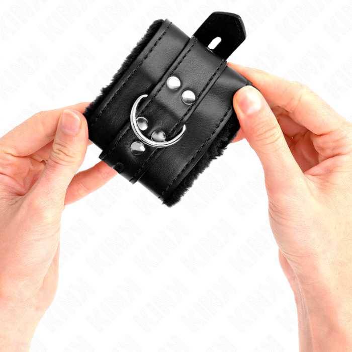 KINK - PULSO FORRO DE PELE COM FUROS QUADRADOS PRETO E CINTO PRETO AJUSTÃVEL 17-29 CM X 6 CM